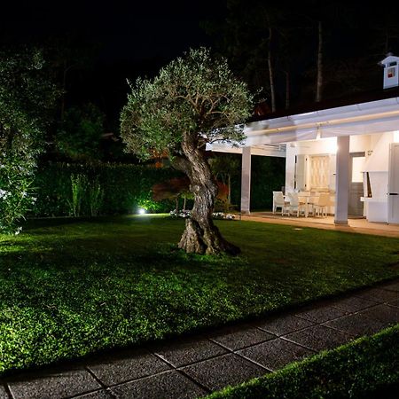 Luxury Villa With Private Swimming Pool Close To The Beach Lignano Sabbiadoro Exterior photo