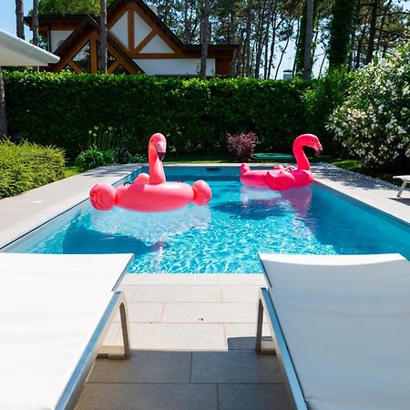 Luxury Villa With Private Swimming Pool Close To The Beach Lignano Sabbiadoro Exterior photo