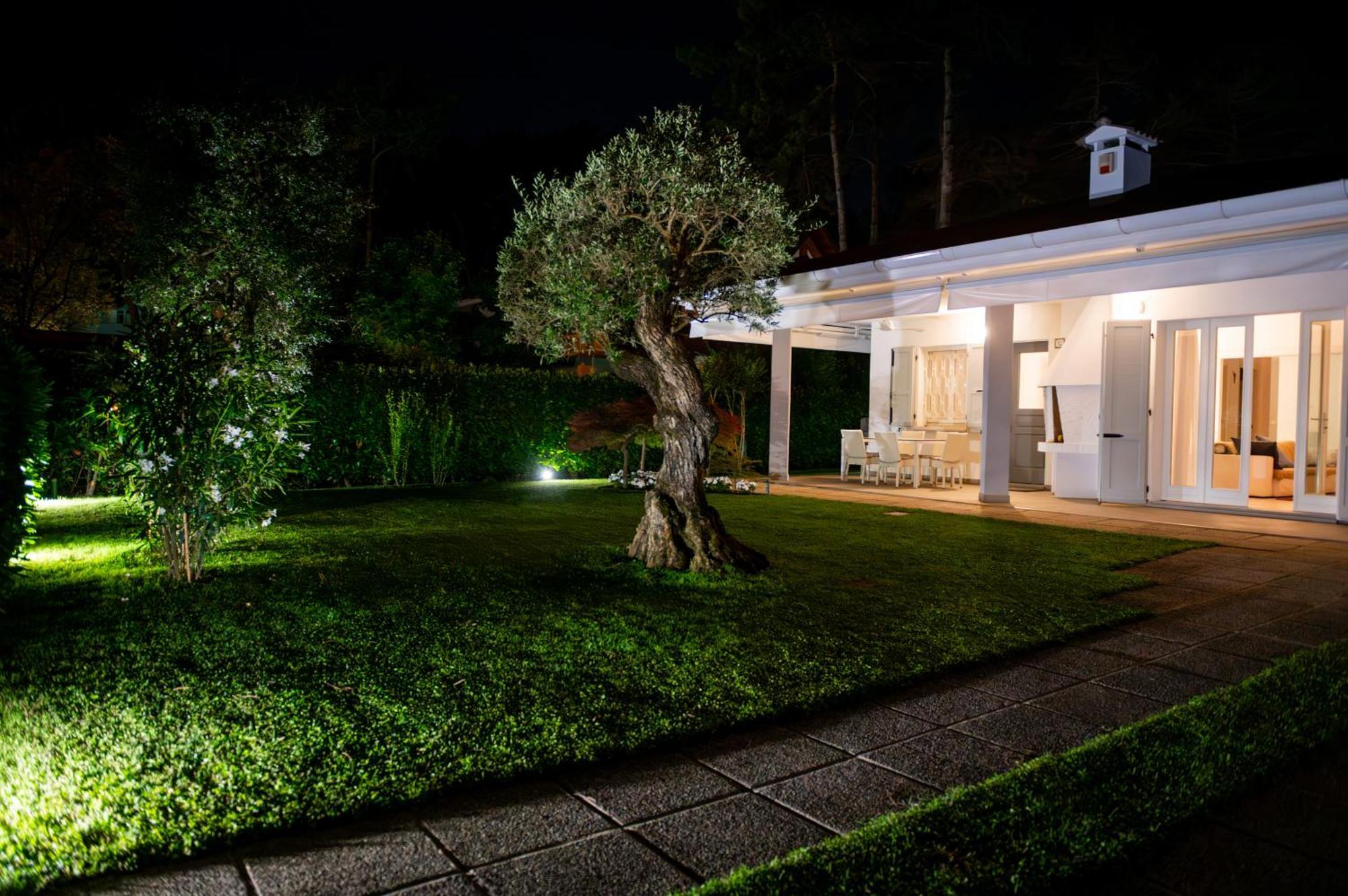 Luxury Villa With Private Swimming Pool Close To The Beach Lignano Sabbiadoro Exterior photo