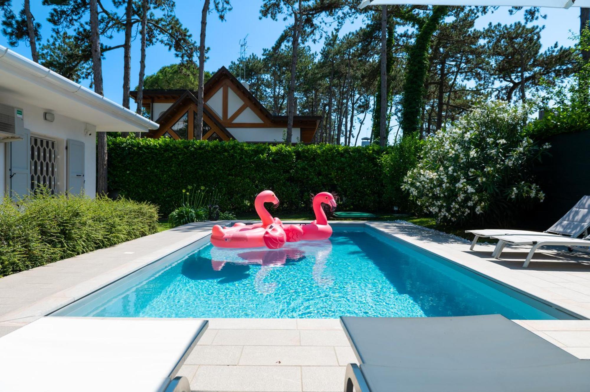 Luxury Villa With Private Swimming Pool Close To The Beach Lignano Sabbiadoro Exterior photo