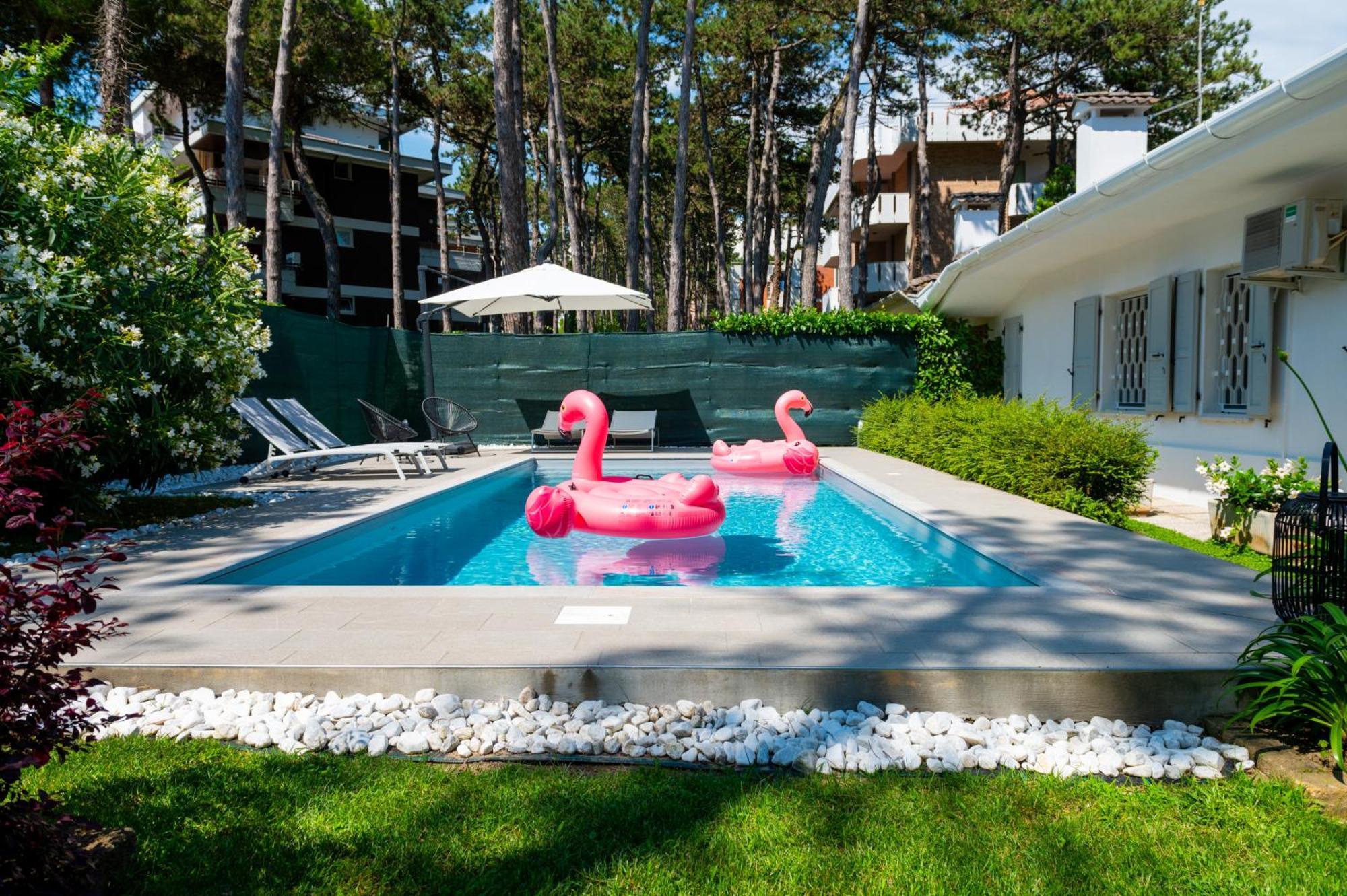 Luxury Villa With Private Swimming Pool Close To The Beach Lignano Sabbiadoro Exterior photo