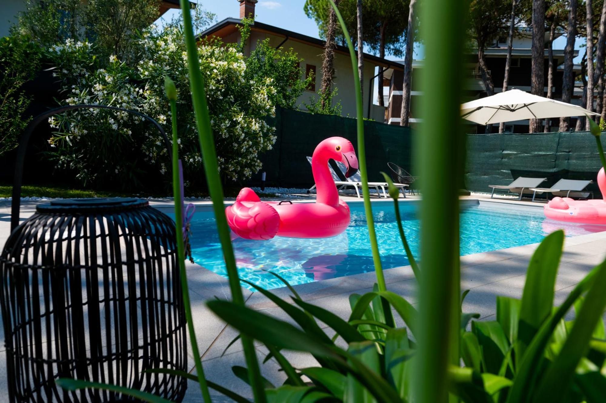 Luxury Villa With Private Swimming Pool Close To The Beach Lignano Sabbiadoro Exterior photo