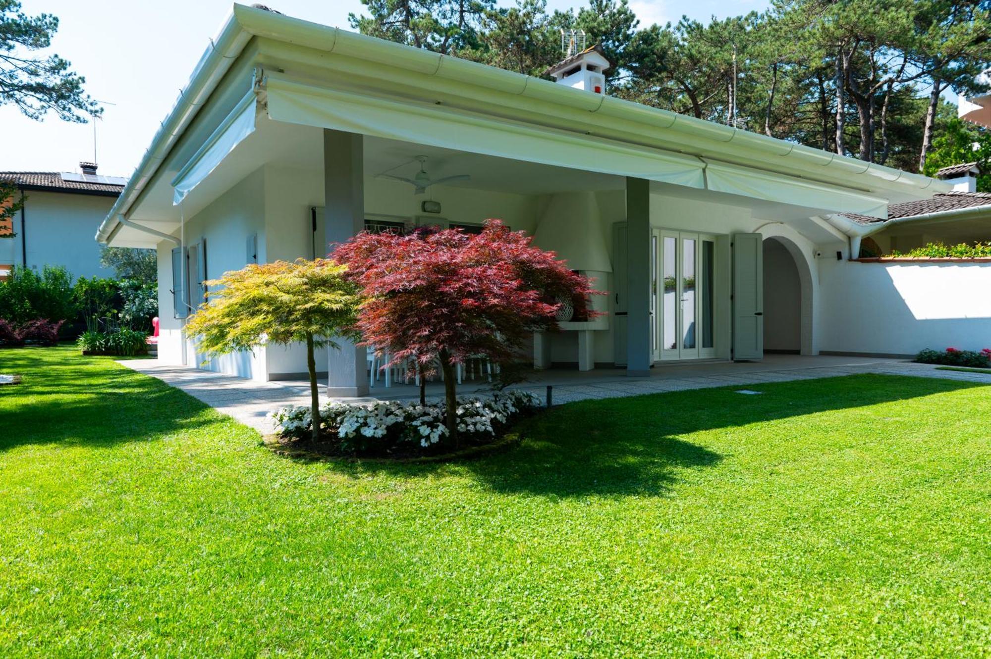 Luxury Villa With Private Swimming Pool Close To The Beach Lignano Sabbiadoro Exterior photo